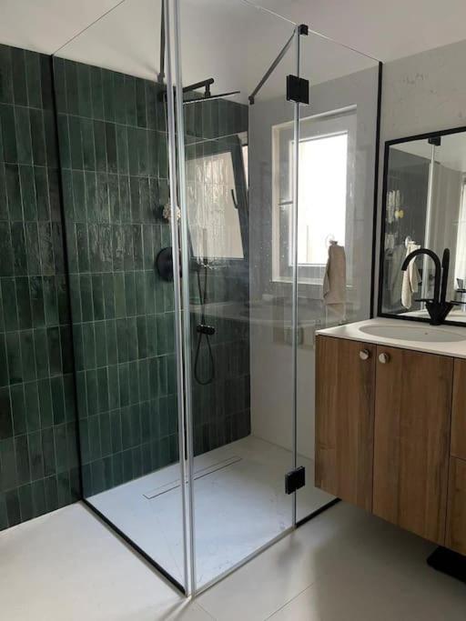 Stunning 1Bd Flat With 50M2 Terrace In The City Center Boekarest Buitenkant foto
