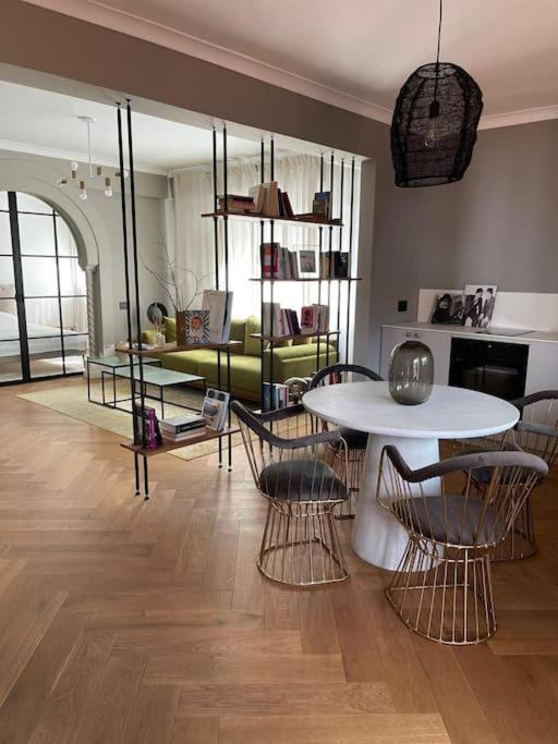 Stunning 1Bd Flat With 50M2 Terrace In The City Center Boekarest Buitenkant foto